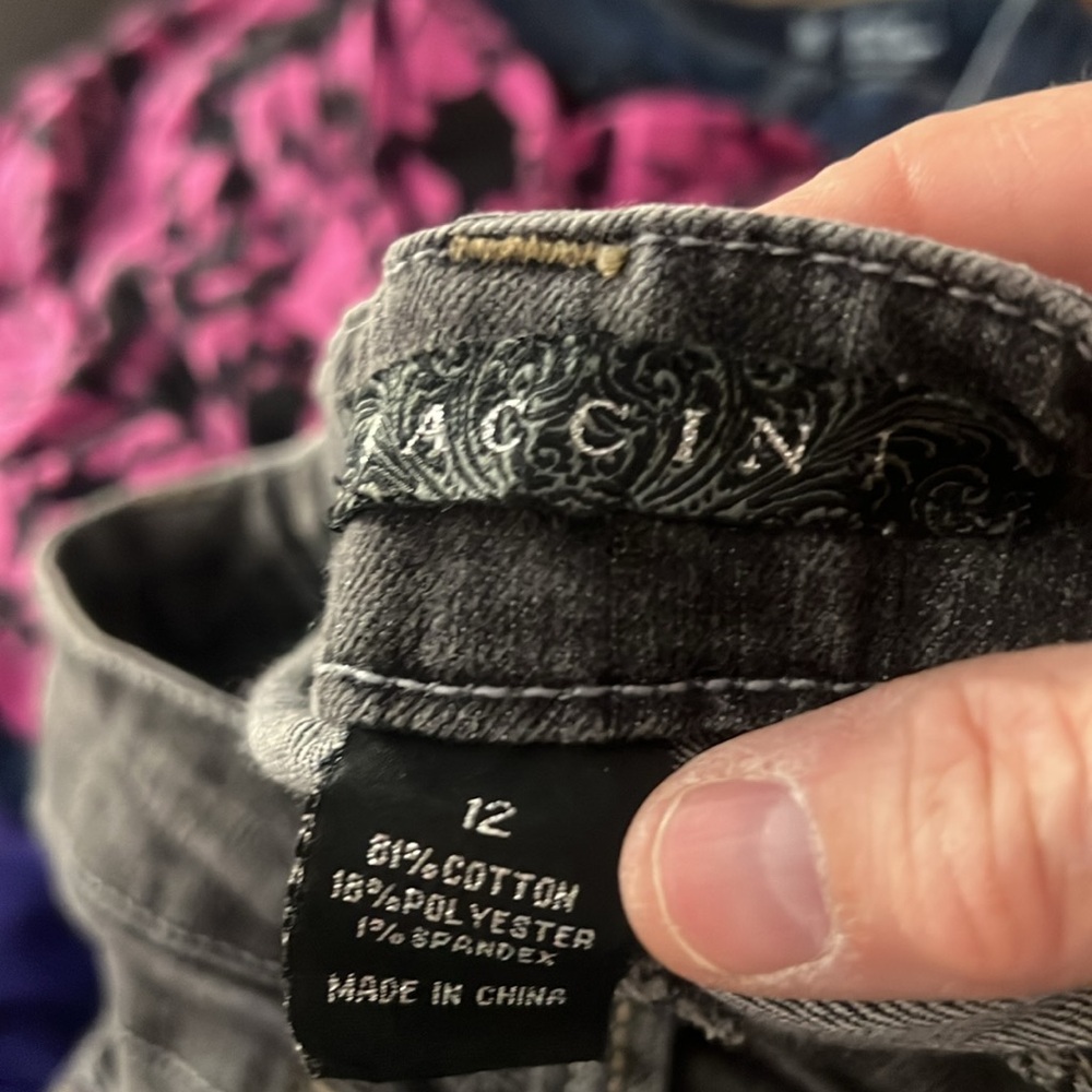 Light black cropped jeans by Baccini size 12 - Picture 6 of 6